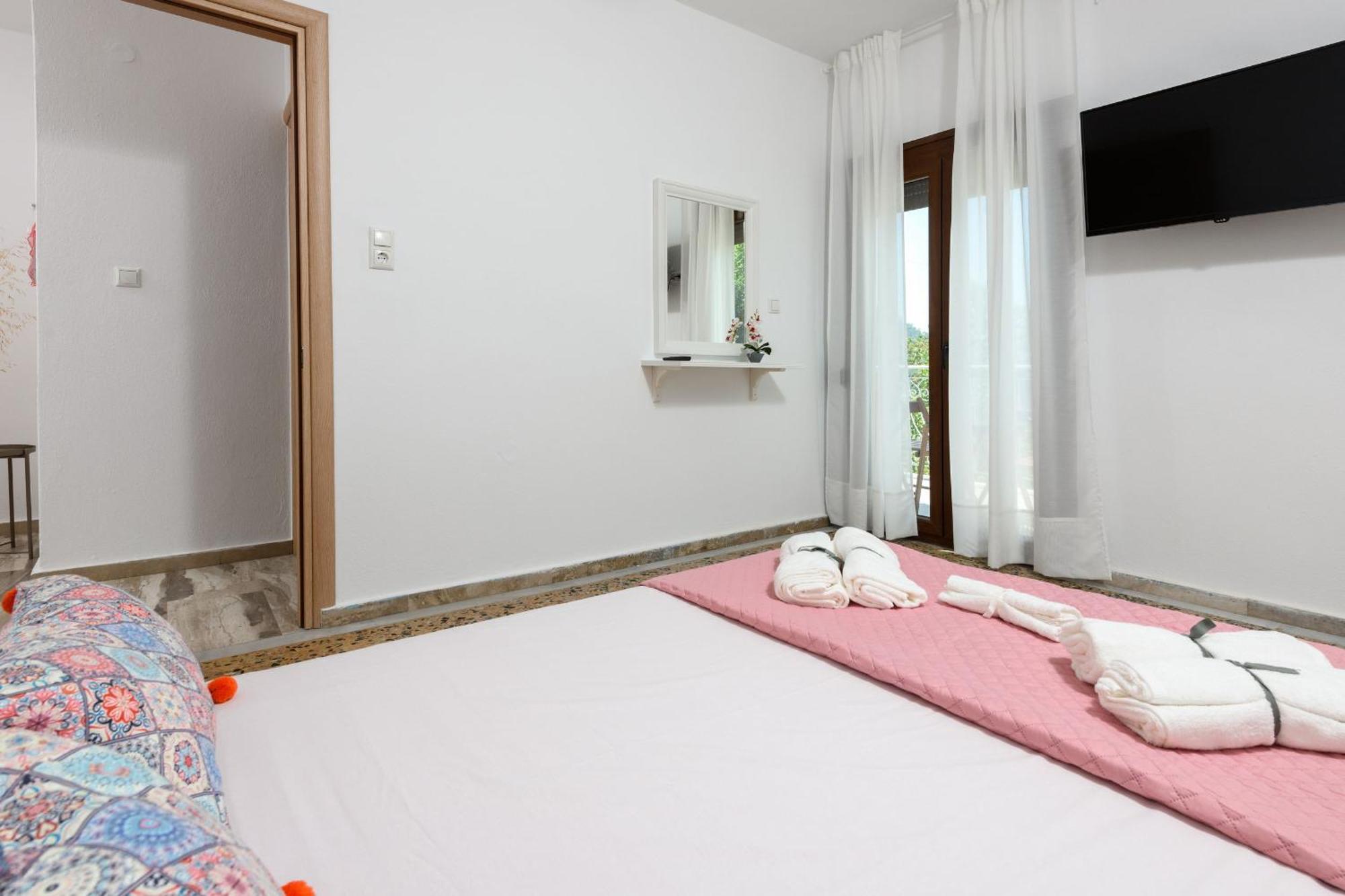 Whitegold Apartments Panagia Panagia  Extérieur photo